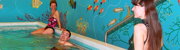 Wir verfuegen ueber eine Badelandschaft mit drei Becken, finnischer Sauna und Solarium.