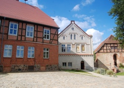Gutshaus, Amtshaus und Torhaus der Burg Wredenhagen