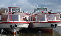 Die Weisse Flotte M�ritz - Ausflugsschiffe im Hafen von R�bel/M�ritz